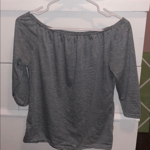 Off the shoulder gray shirt - Picture 1 of 3